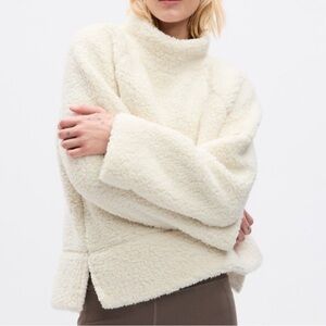 GAP Mockneck Sherpa Pullover. Women’s Size Small / Petite.